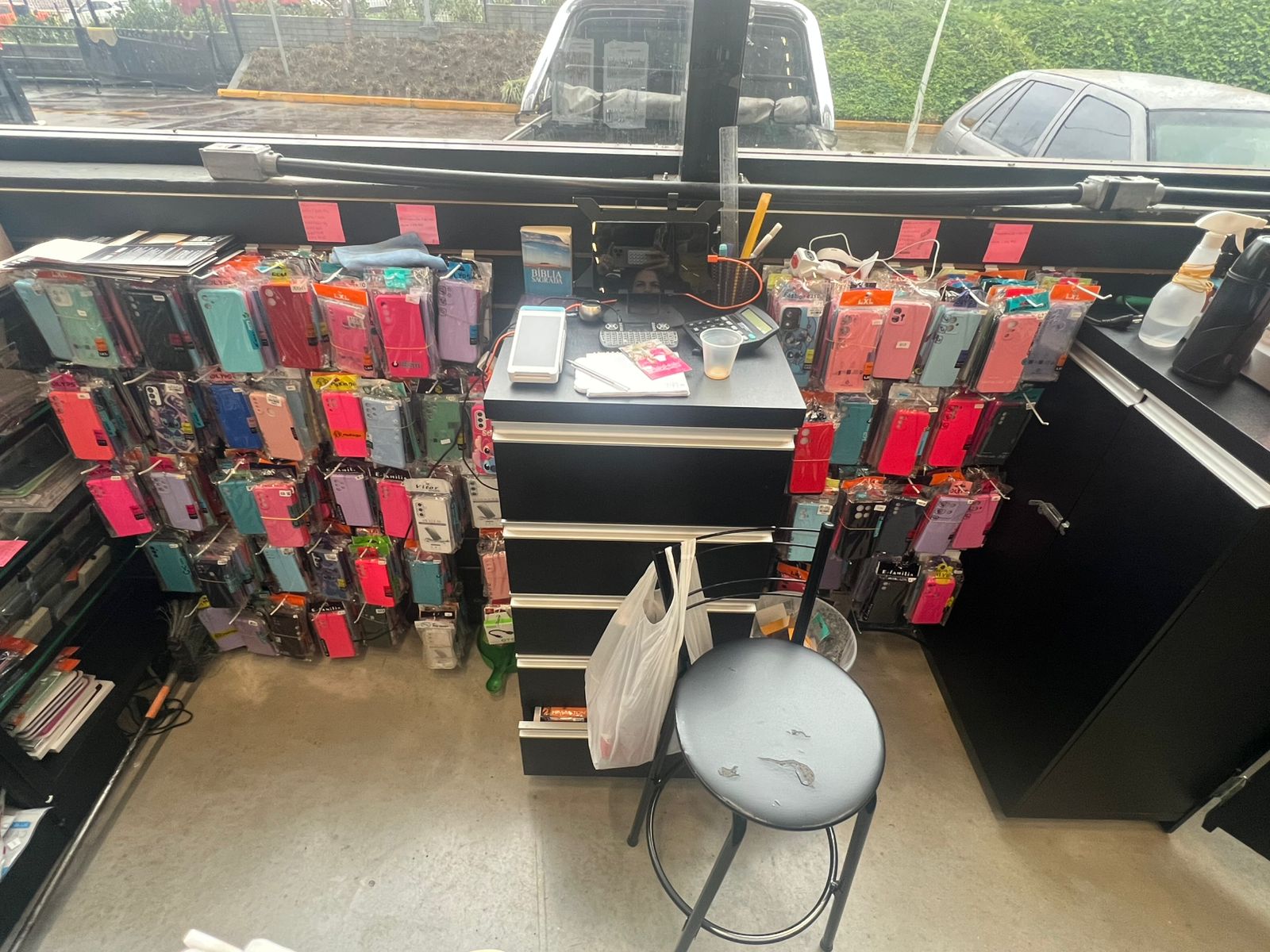 QUIOSQUE DE ACESSORIOS PARA CELULAR, ASSISTENCIA E CHAVEIRO